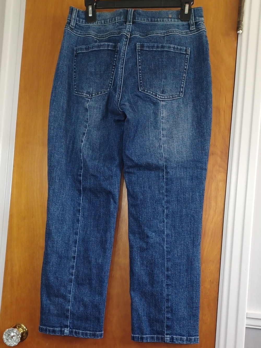 Cabi Soho Cropped Jeans Sz.4. Rear Stitched Seam. L.26.5". R.9.5". W.27". - Picture 2 of 8